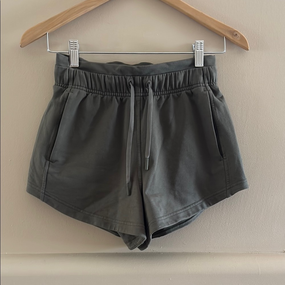 Lululemon Inner Glow HR Short. Army Green. Size 2. Pockets. New.